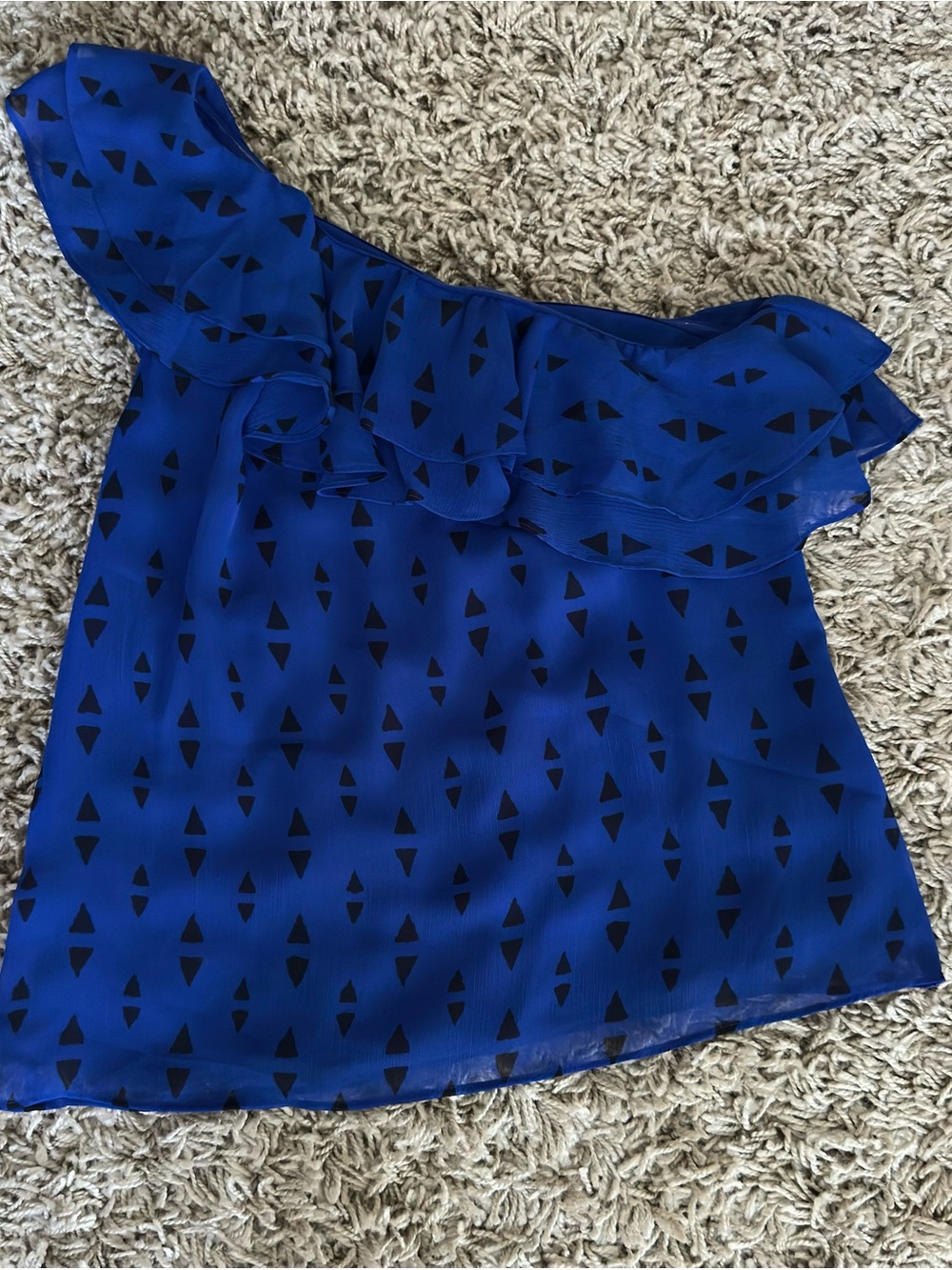 Apt. 9 One-Shoulder Royal Blue Ruffle Camisole with Black Geometric Print